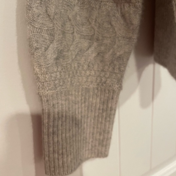 Magaschoni Cashmere light grey cable knit sweater (XL) NWT - Picture 3 of 9